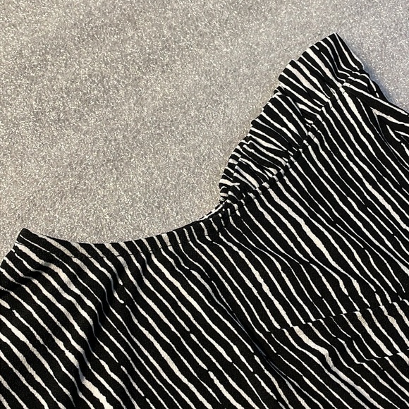 New ADRIANNA PAPELL Top Womens  Cap Sleeveless striped  Printed Ruffle Neck nwt - Picture 5 of 12